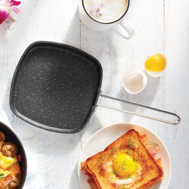 THE ROCK™ by Starfrit® Breakfast Collection 6-In. Mini Griddle with Stainless Steel Wire Handle, Yellow
